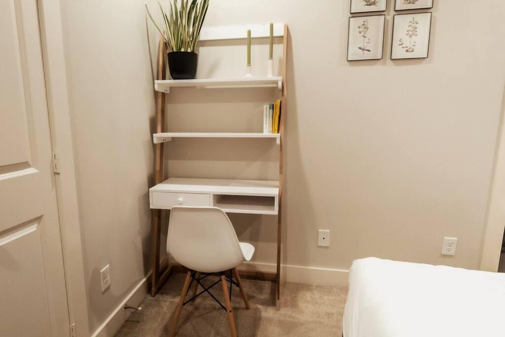 Downtown Escape With Backyard Gameroom And Hot Tub Holiday home Houston