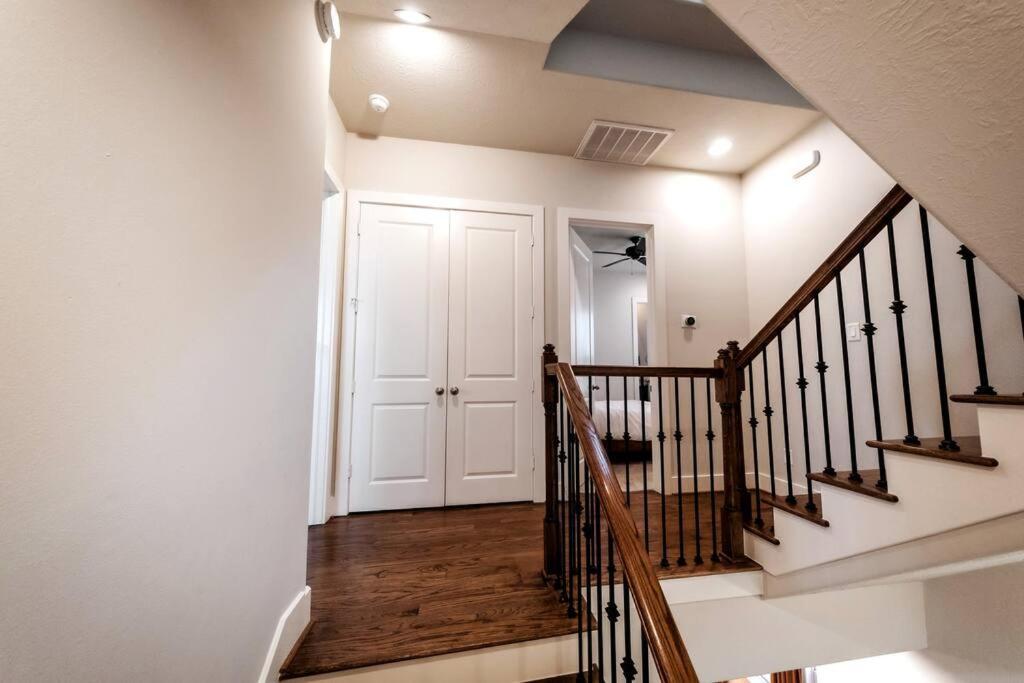Holiday home Downtown Escape With Backyard Gameroom And Hot Tub Houston