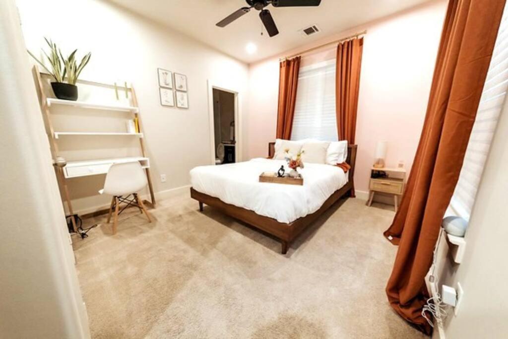 Downtown Escape With Backyard Gameroom And Hot Tub Holiday home