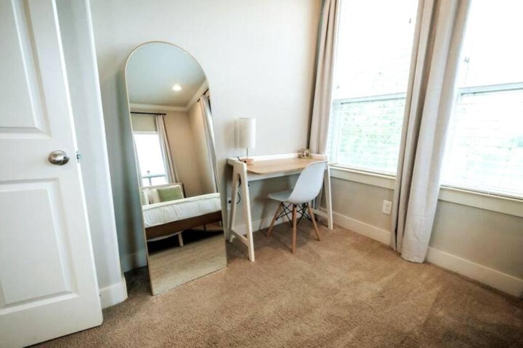 Downtown Escape With Backyard Gameroom And Hot Tub Holiday home